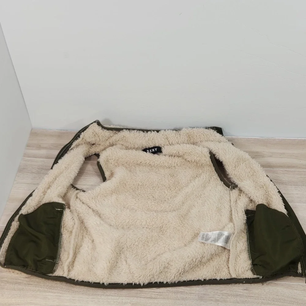 DKNY Toddler Girls‎ Sherpa Fleece Zip Front Sleeveless Vest w/Pockets, size 4T